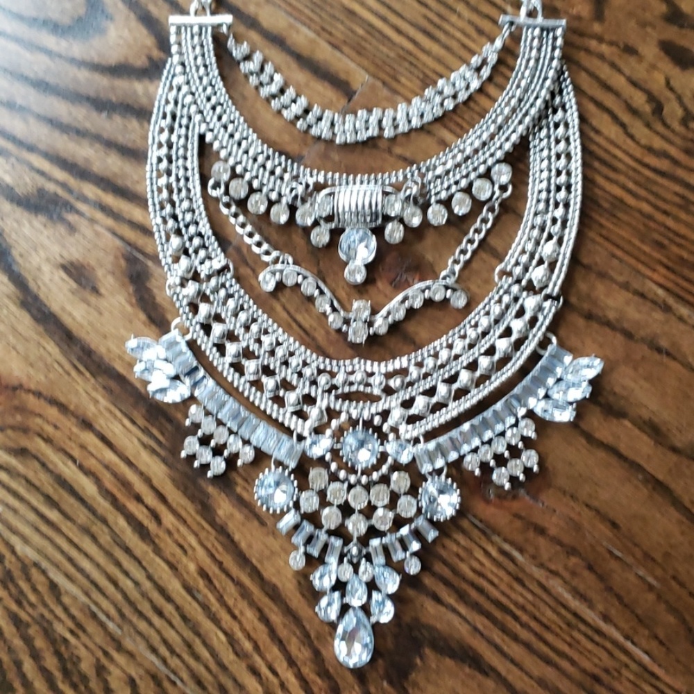 Stunning Rhinestone Necklace - Picture 2 of 3